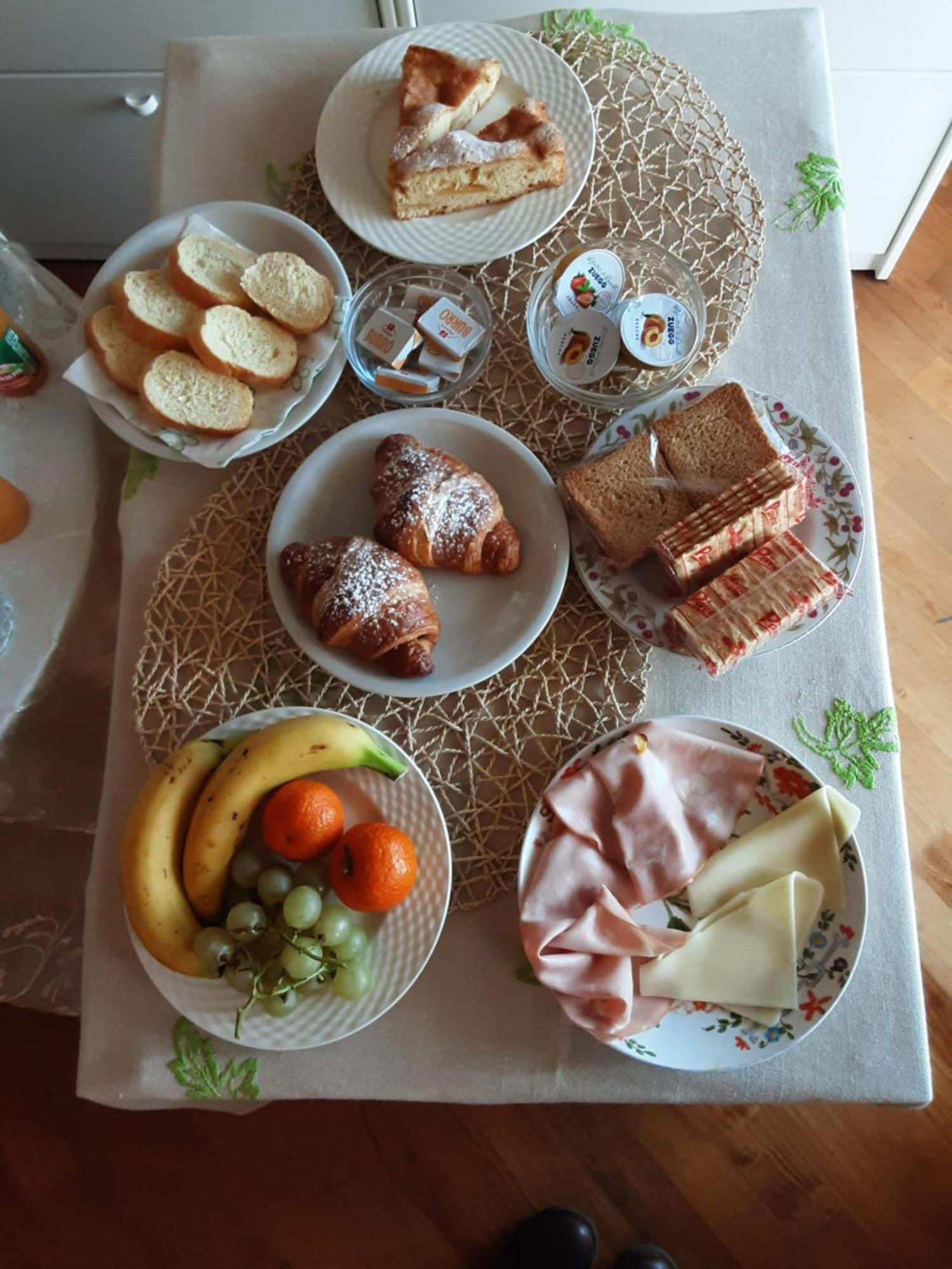 ヴァレンナ Tosca House 2 Bed & Breakfast エクステリア 写真